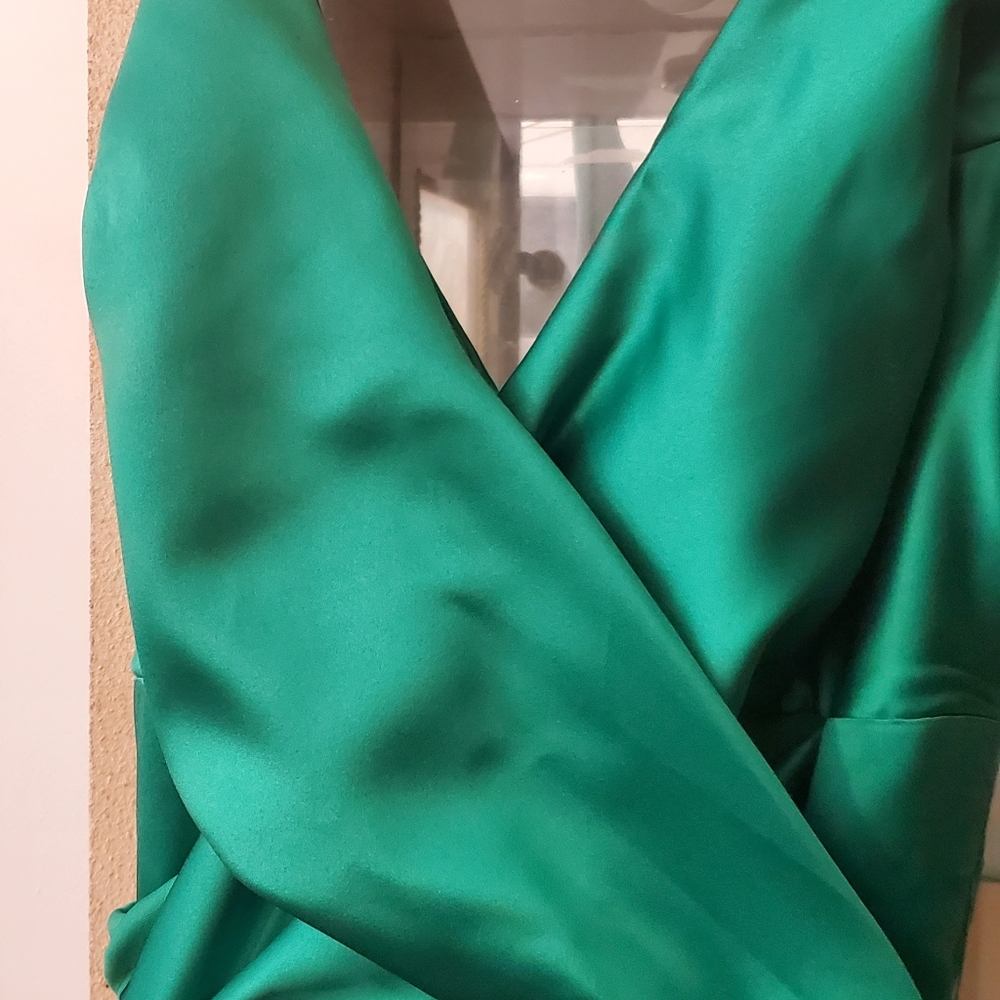 Gorgeous women  Green dress / After siz